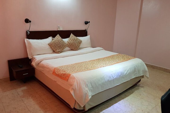 Room 6 of 19