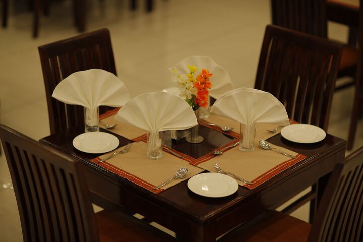 Dining 39 of 61