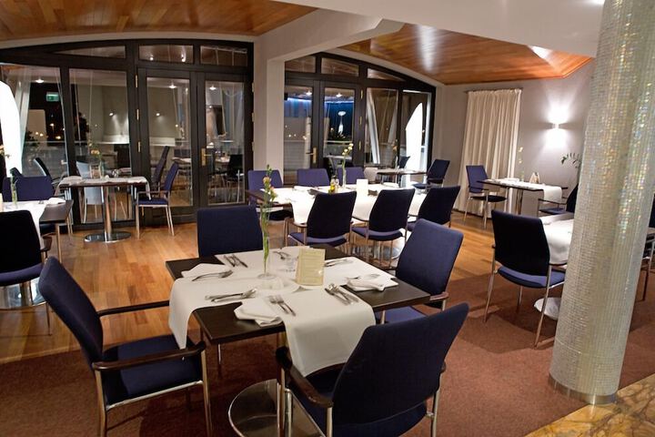 Dining 84 of 110