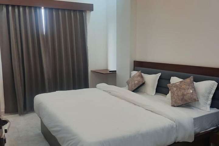 Room 11 of 38
