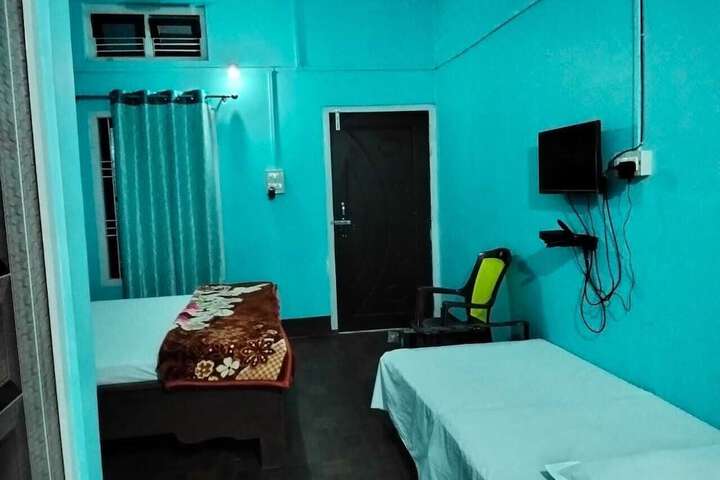 Room 6 of 13