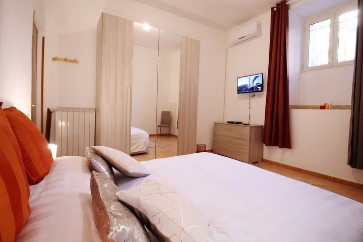 Room 4 of 14