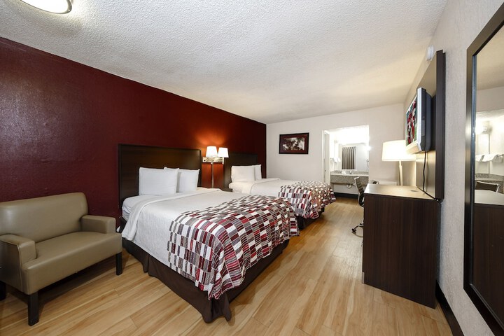 Double Deluxe King Bed (2 of 9)