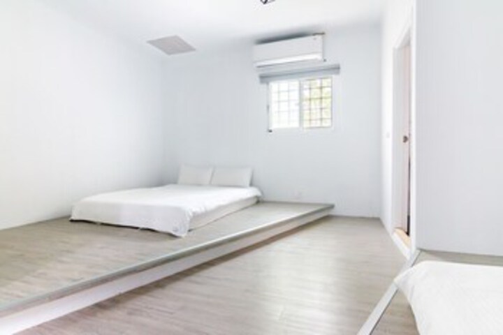 Room 21 of 28