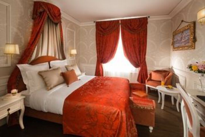 Room 27 of 62