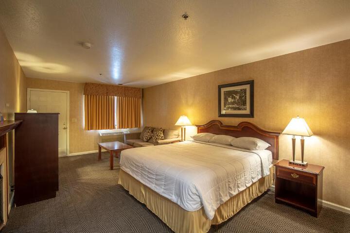 Standard | King Bed (13 of 30)
