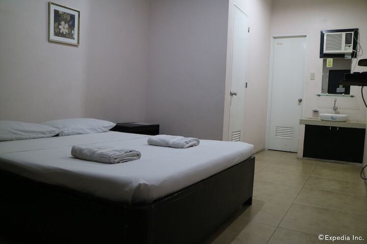 Room 13 of 28