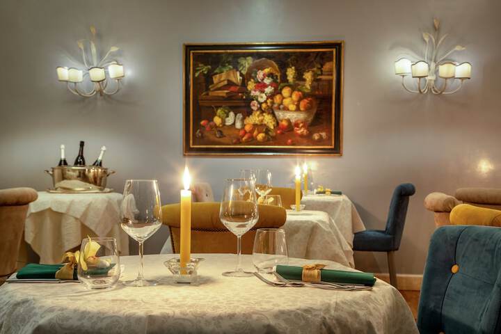 Dining 61 of 99