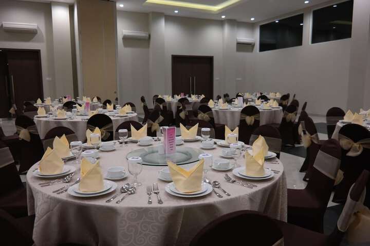 Ballroom/Hall 38 of 41