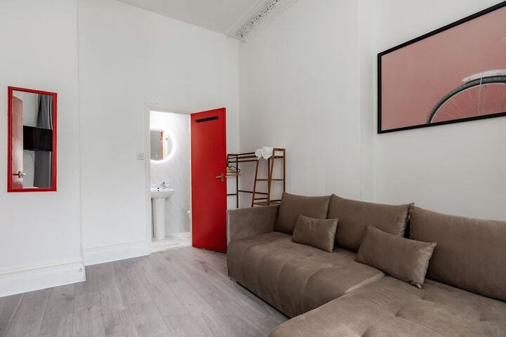 Room 48 of 146