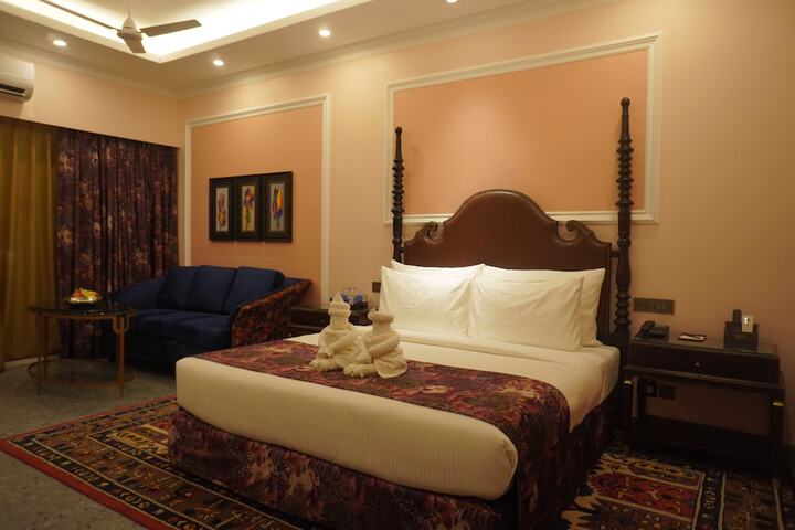 Room 2 of 16