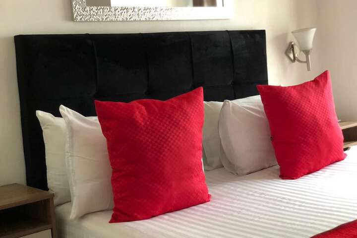 Room 9 of 28