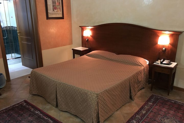 Room 10 of 43