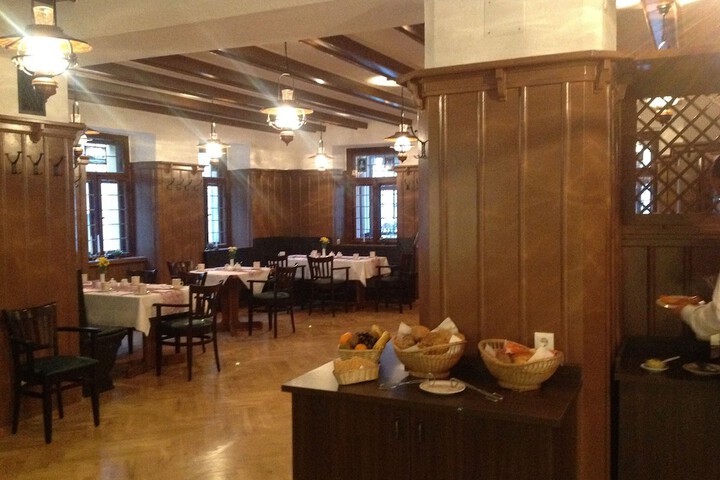 Dining 16 of 19