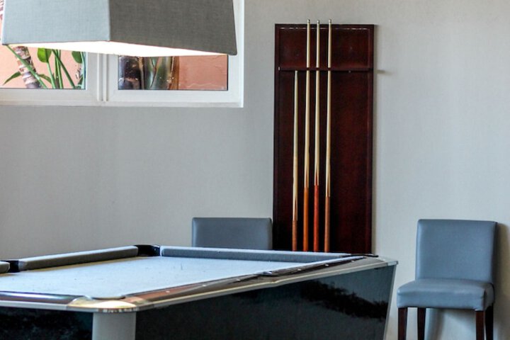 Lounge 76 of 98
