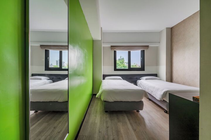 Room 7 of 93