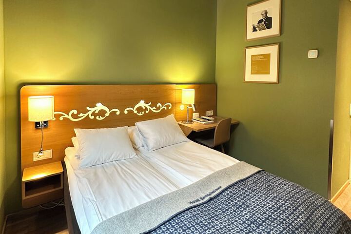 Room 41 of 104