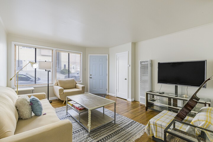 3 BD 2 Bath House Walkable To Bart, Free Parking, Views