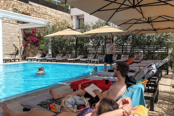 Pool 50 of 91