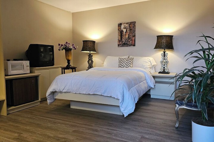 Room 4 of 37