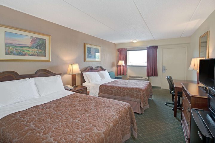 1 Double Bed (2 of 6)