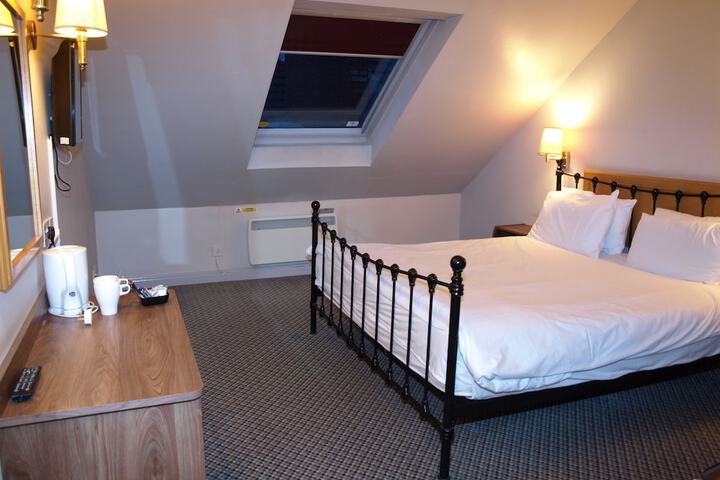 Room 35 of 236