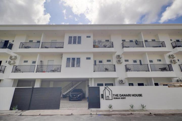 OYO Life 92854 The Danari House