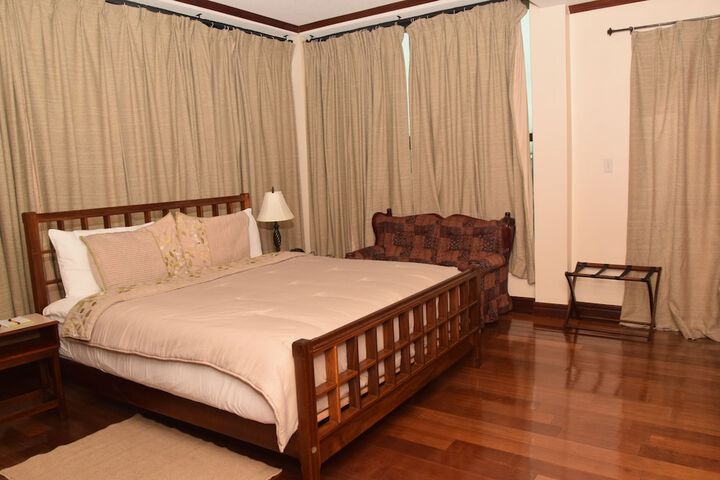 Room 8 of 48