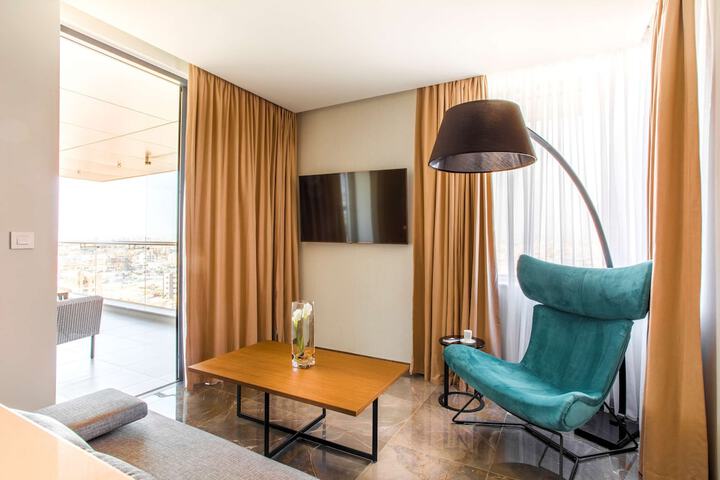 Room 42 of 165