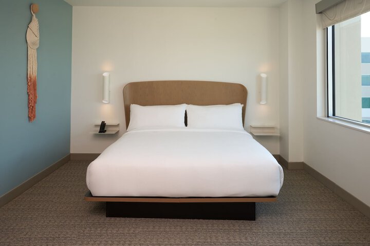 Room 27 of 63