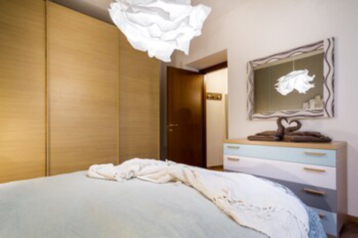 Room 6 of 15