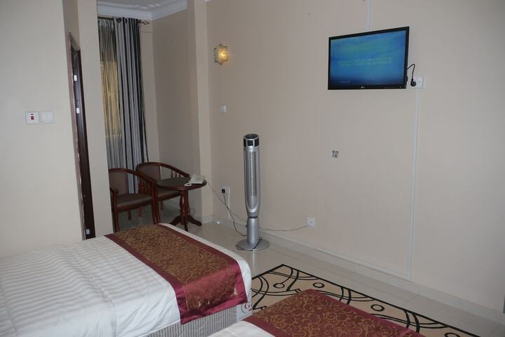 Room 12 of 29