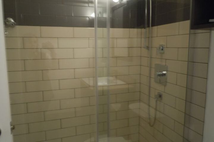 Room 44 of 77