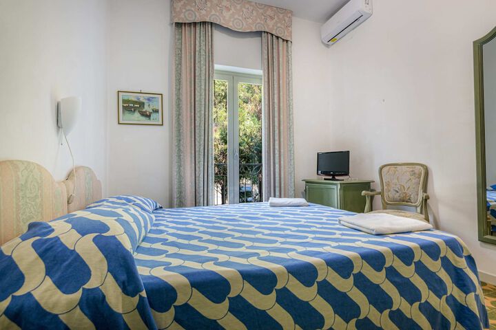 Room 34 of 108