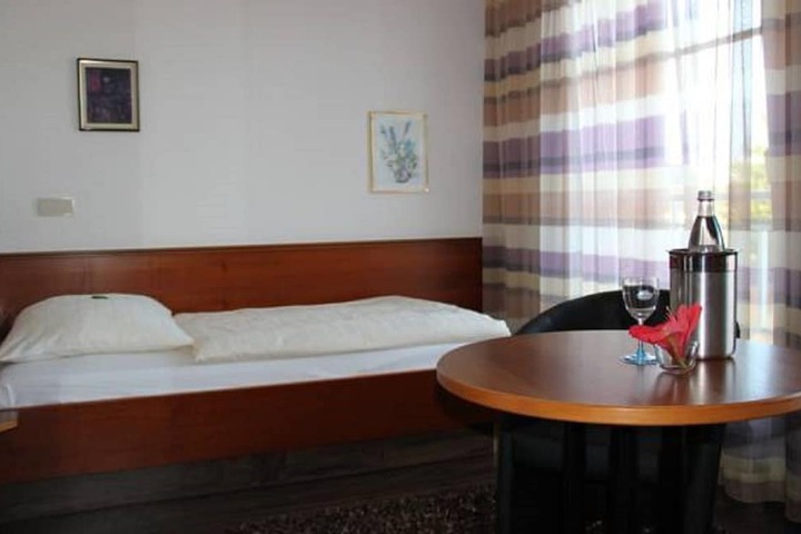 Room 8 of 41