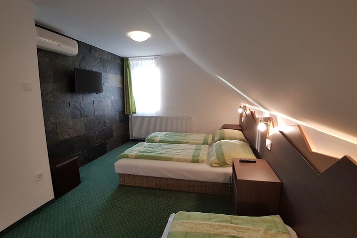 Room 2 of 29