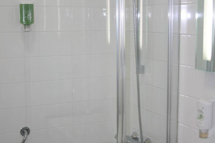 Room 46 of 103