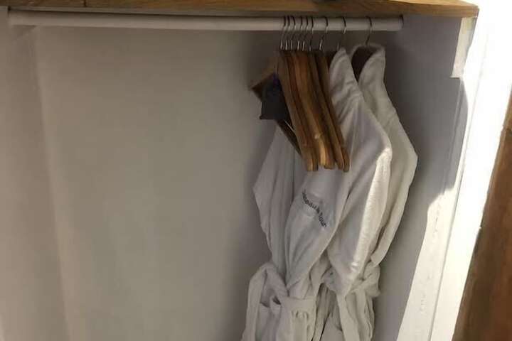 Room 2 of 104