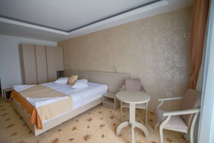 Room 9 of 15