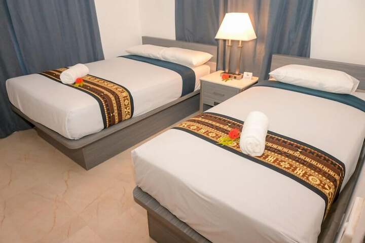 Room 4 of 32