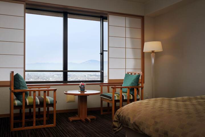 Room 26 of 122