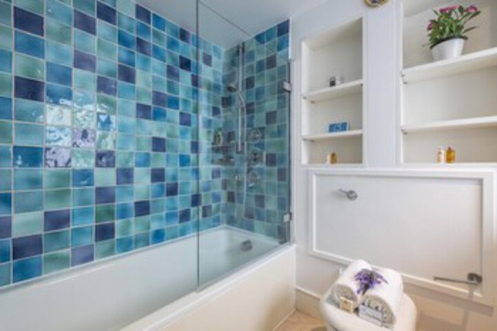 Room 5 of 27