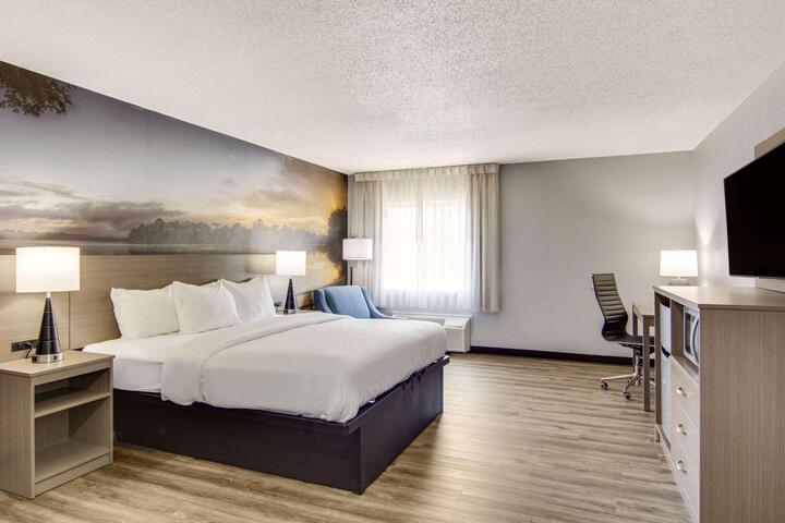 1 King Bed Accessible Upgrade (47 of 67)