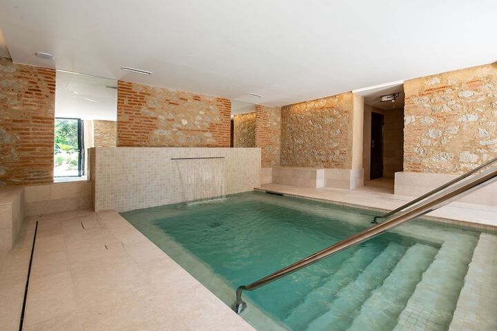 Pool 47 of 94