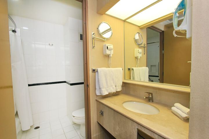 Room 46 of 106