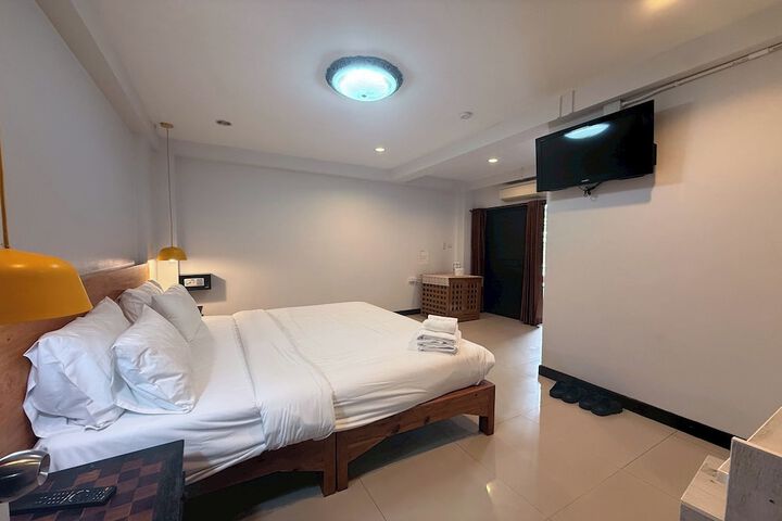 Room 32 of 61