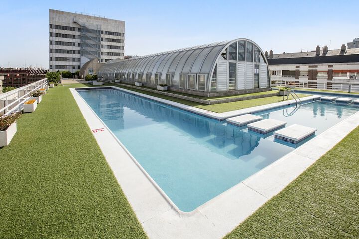Hotel Pool