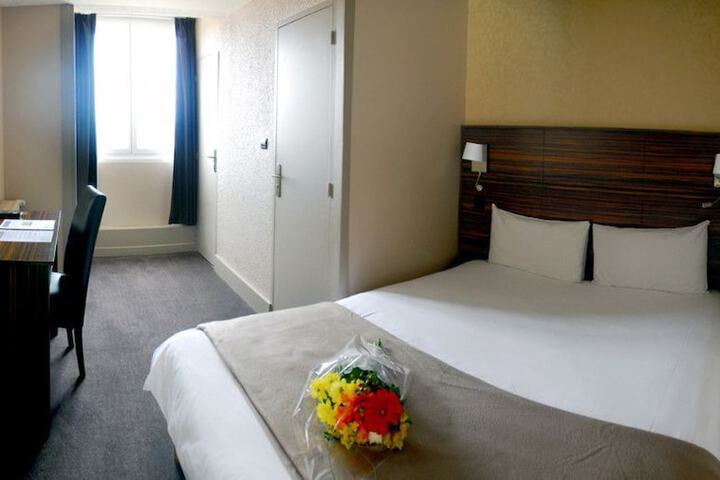 Room 4 of 81