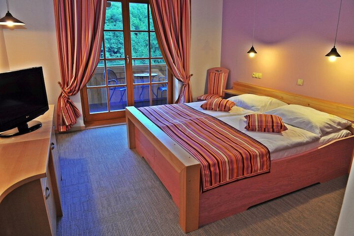 Room 1 of 27