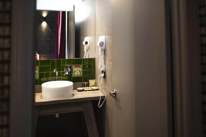 Room 18 of 27